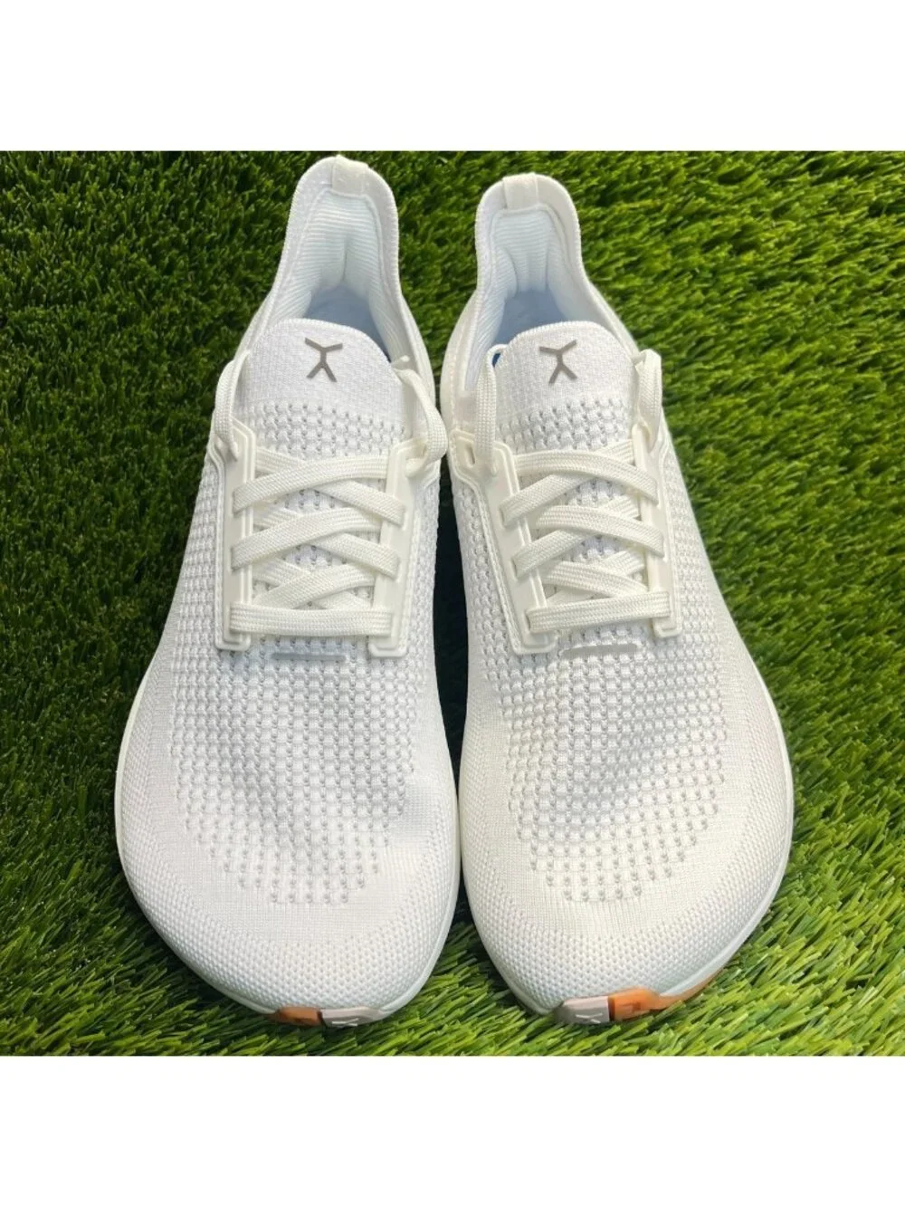 Flux Adapt Runner White Gum Womens Size 8 Athletic Walking Knit Shoes Sneakers